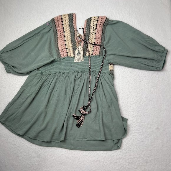 Easel Boho Crochet Top Sea Foam Shirt Sz L Smocking Tie Back Pink White - Picture 4 of 8